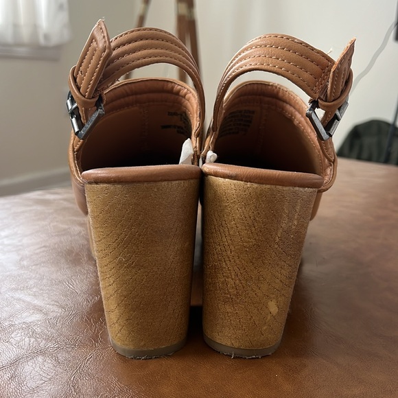 Universal Threads Tab Heeled Clog - Picture 2 of 4